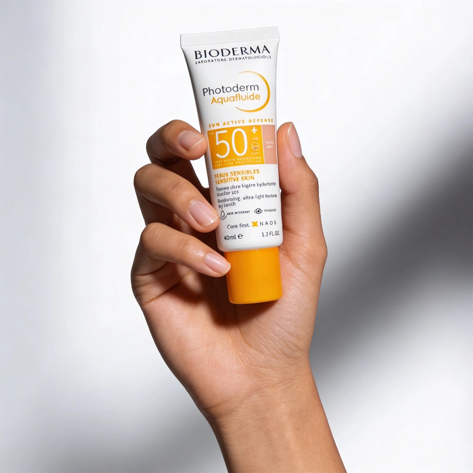 بيوديرما فوتوديرم أكوا فلويد ملون فاتح SPF50+ 40مل