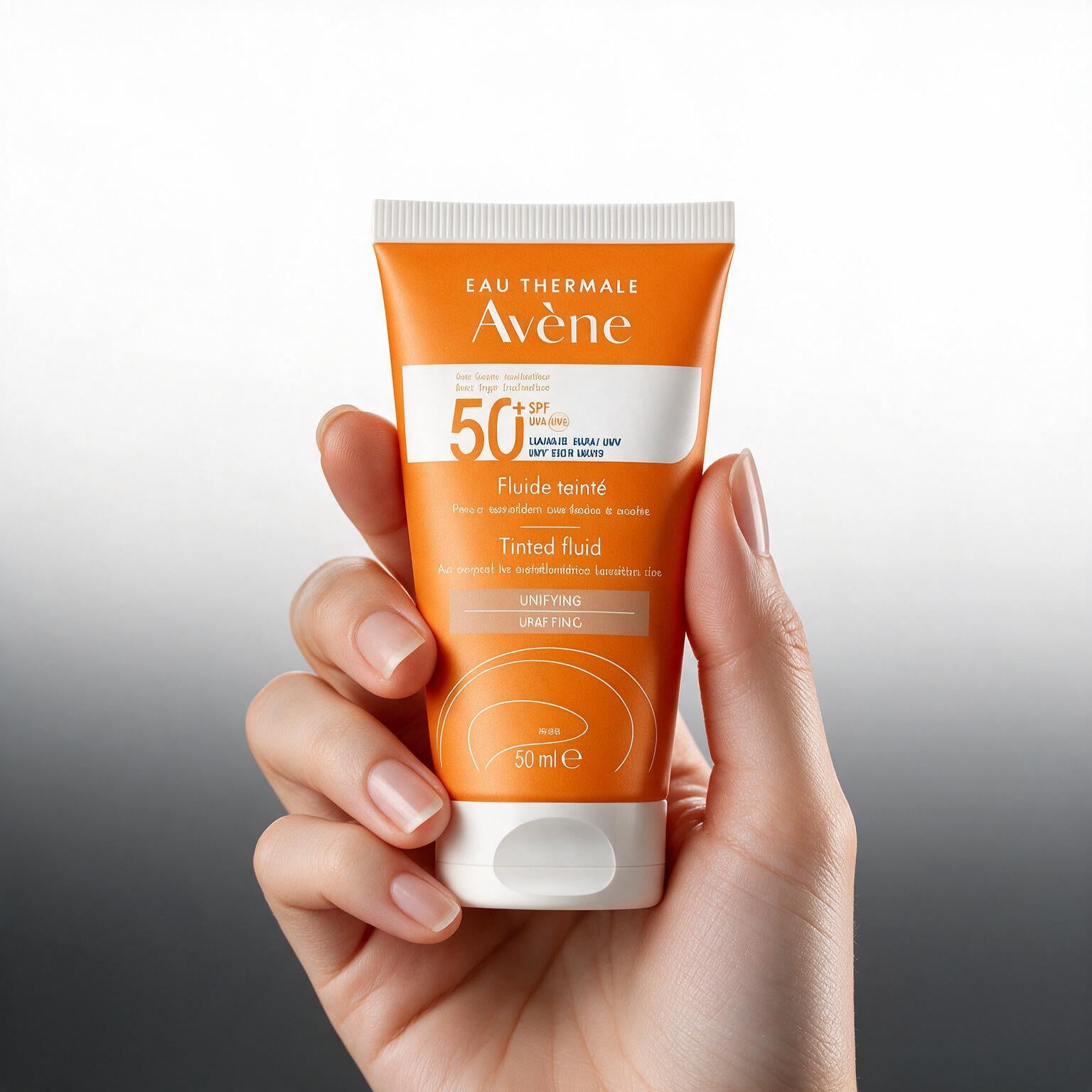 أفين واقي شمس سائل ملون 50 مل، درجة حماية 50 SPF.