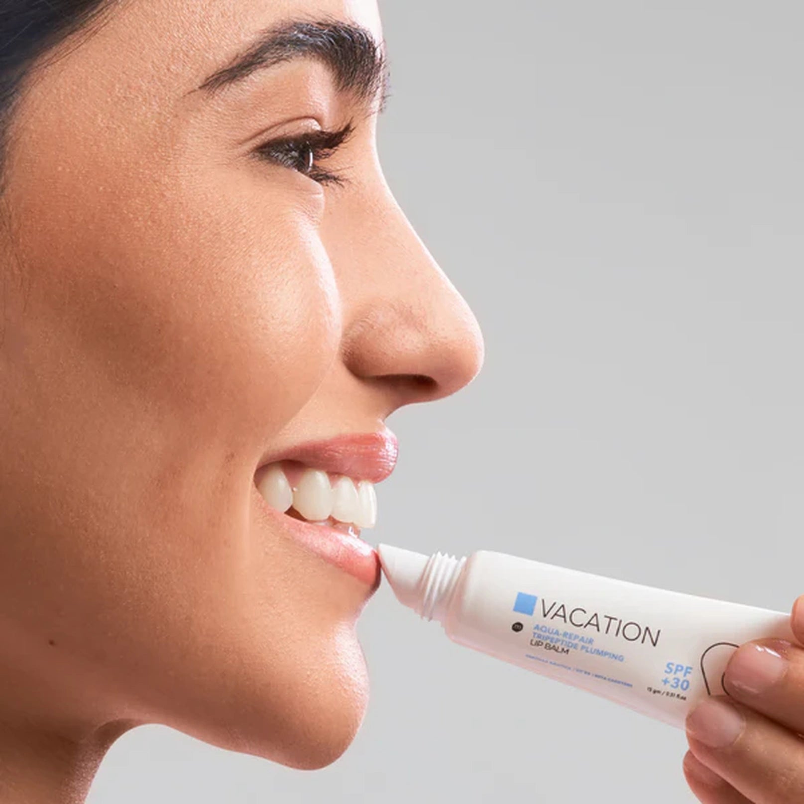 مرطب ومعالج الشفايف فاكيشن أكوا ريبير ببتيد بالعسل وزبدة الكاكاو 15 جم